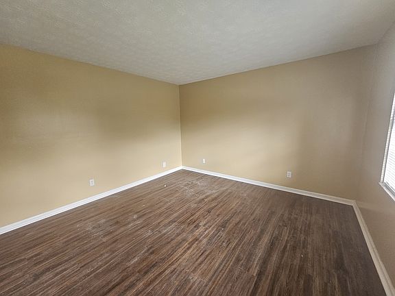 3rd image of 4907 Oakbrook Ct