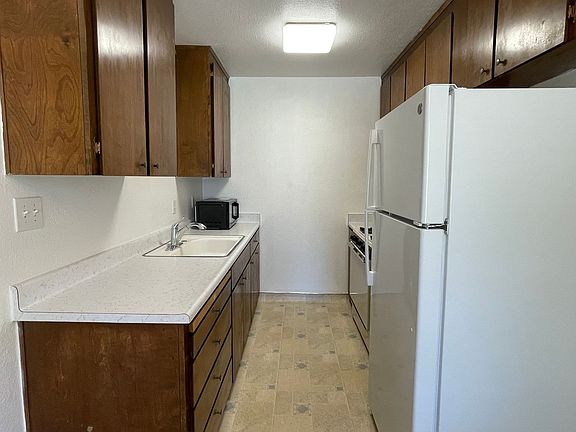 4th image of 625 Adams St APT 4