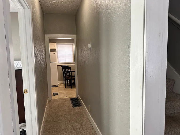 219 S 10th St — Photo 22