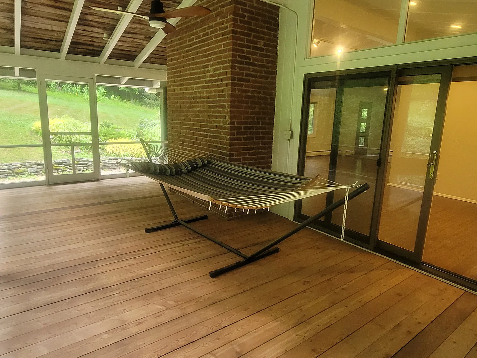 3 bed, 2466 sqft, $1,400 — Photo 2