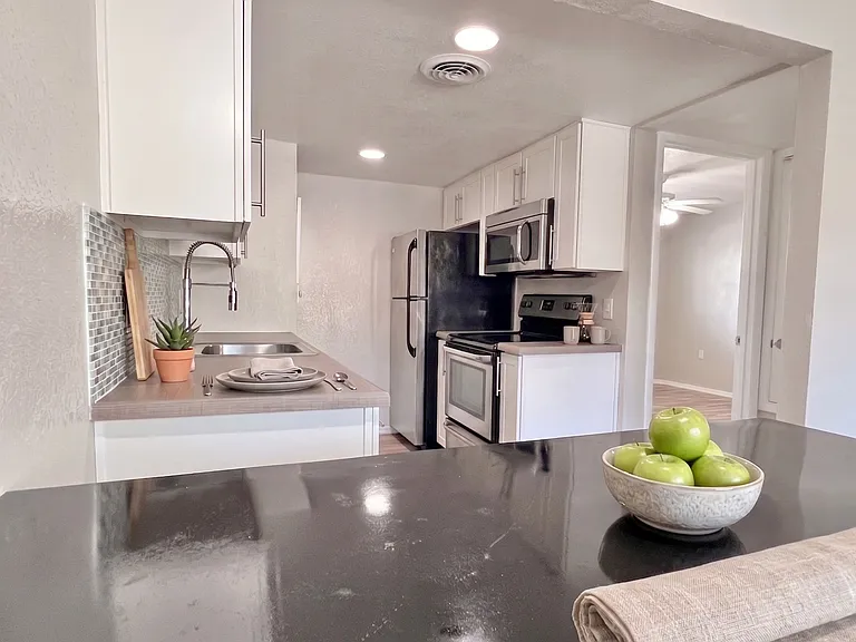 4127 N 9th Ave #6 — Photo 15