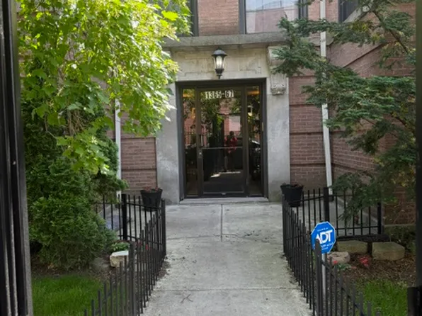 1367 E 64th St #2, Chicago, IL 60637