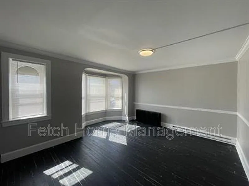 Building Photo - 631 Roosevelt Ave #2