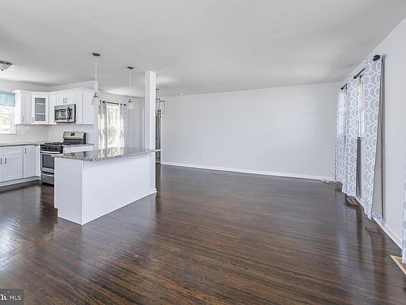 3rd image of 1203 Cedar Dr