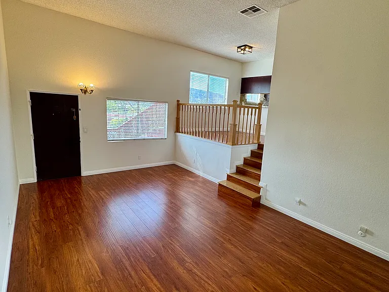 1523 E Windsor Rd #105B — Photo 2