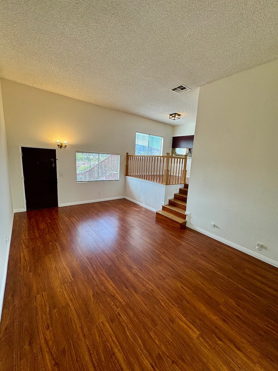 Building Photo - 1523 E Windsor Rd #105B