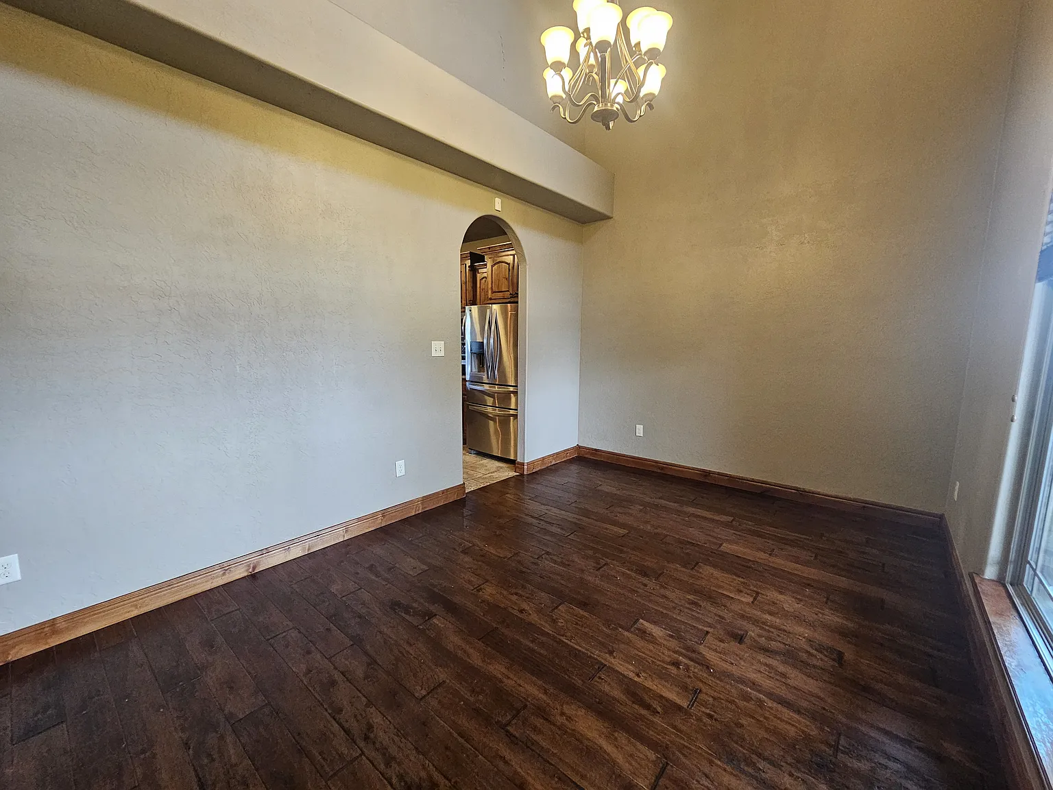 4 bed, 2400 sqft, $2,600 — Photo 4