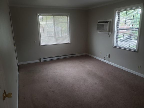 11' x 15' Living room