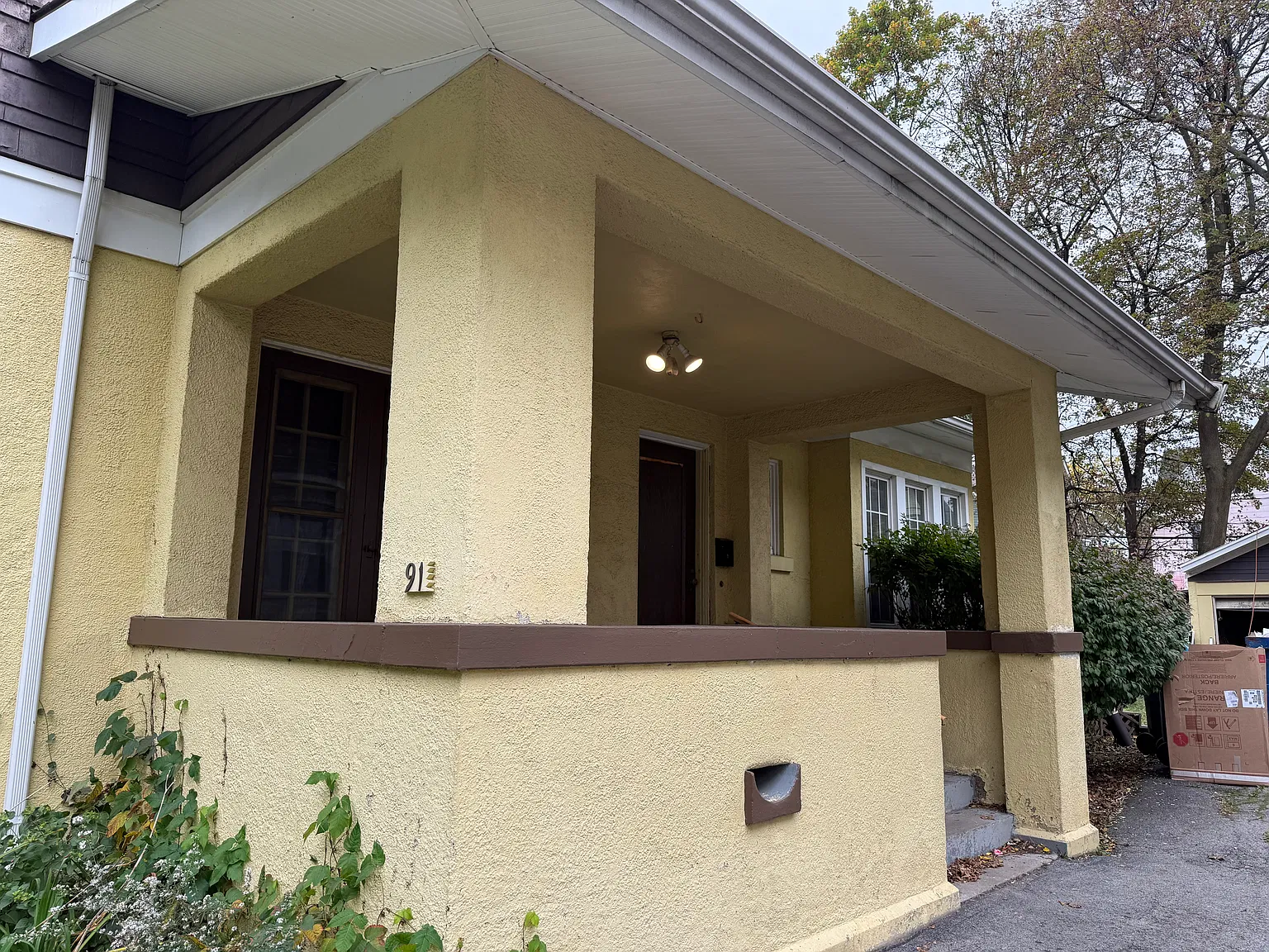 4 bed, 1.5 bath, 2340 sqft, $1,995 — Photo 2