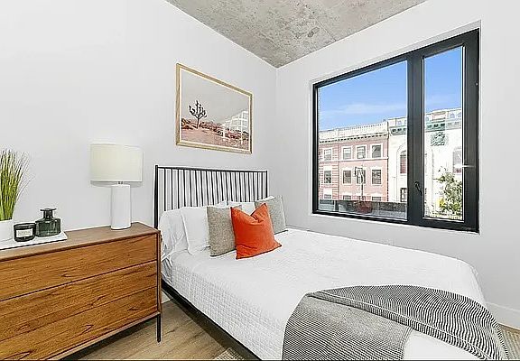 5th image of 815 Flatbush Ave #302