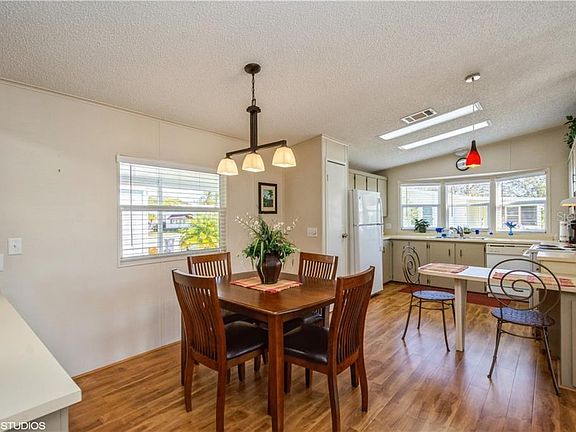 5th image of 69 Pelican Dr S
