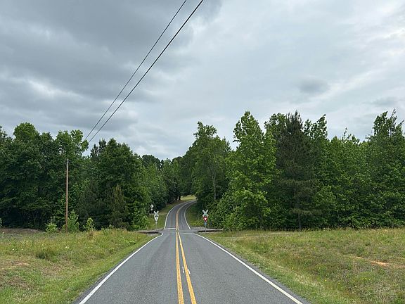5th image of 44192 Danville Rd