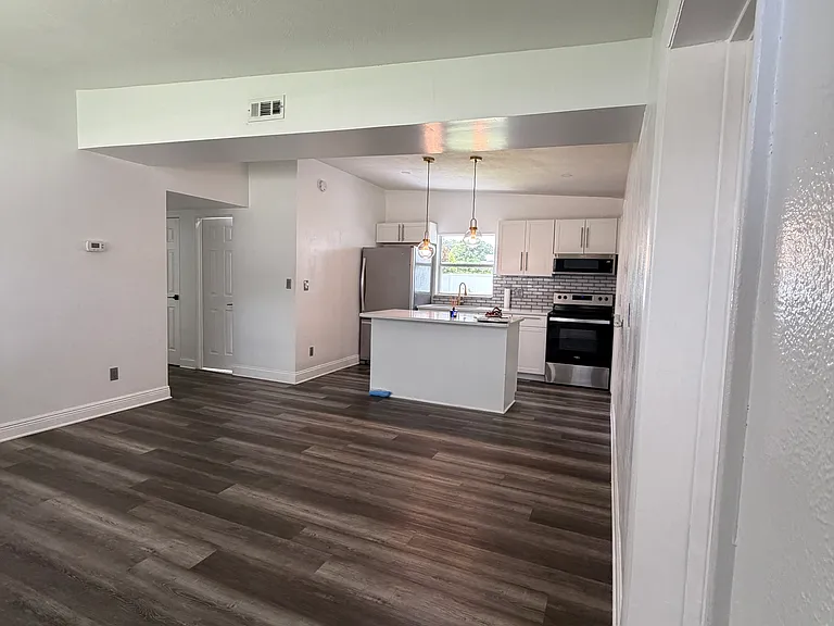 4870 Seminole Ave — Photo 4