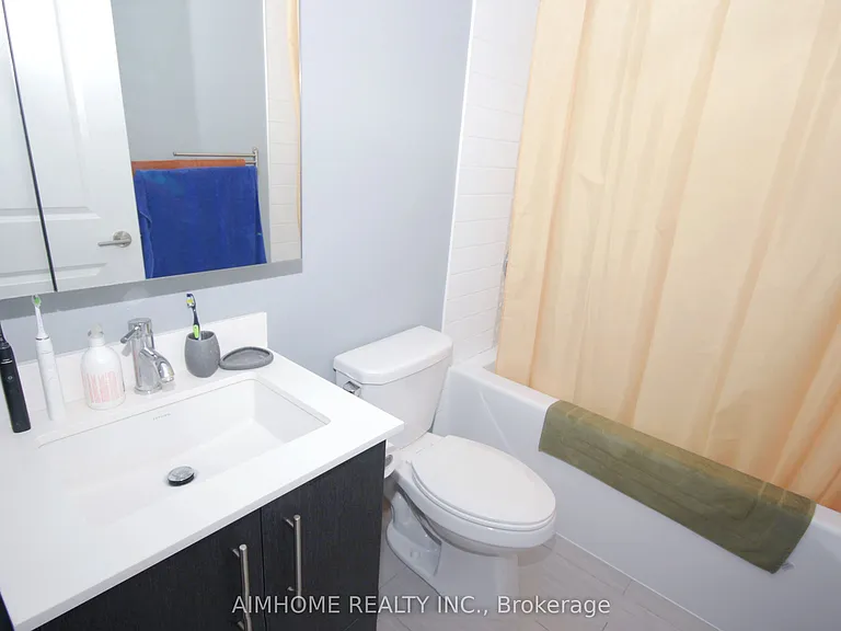55 Oneida Cres #811 — Photo 8
