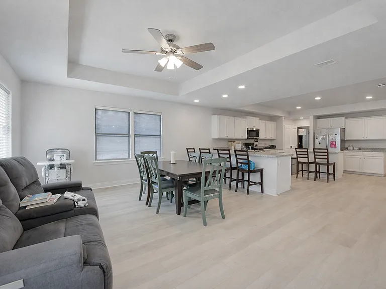 5833 Crestlake Dr — Photo 5