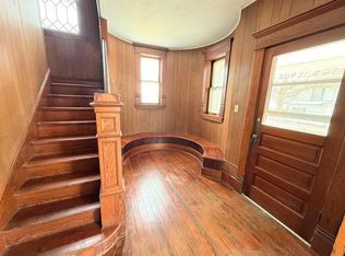 206 S 4th St, Iola, KS 66749