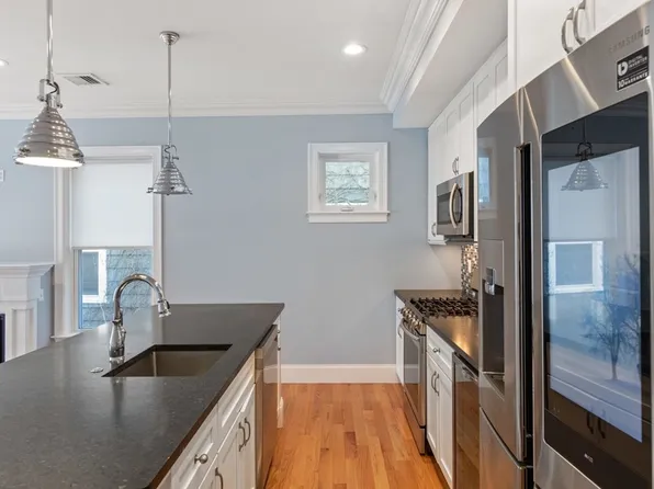 15 Preble St APT 4, South Boston, MA 02127
