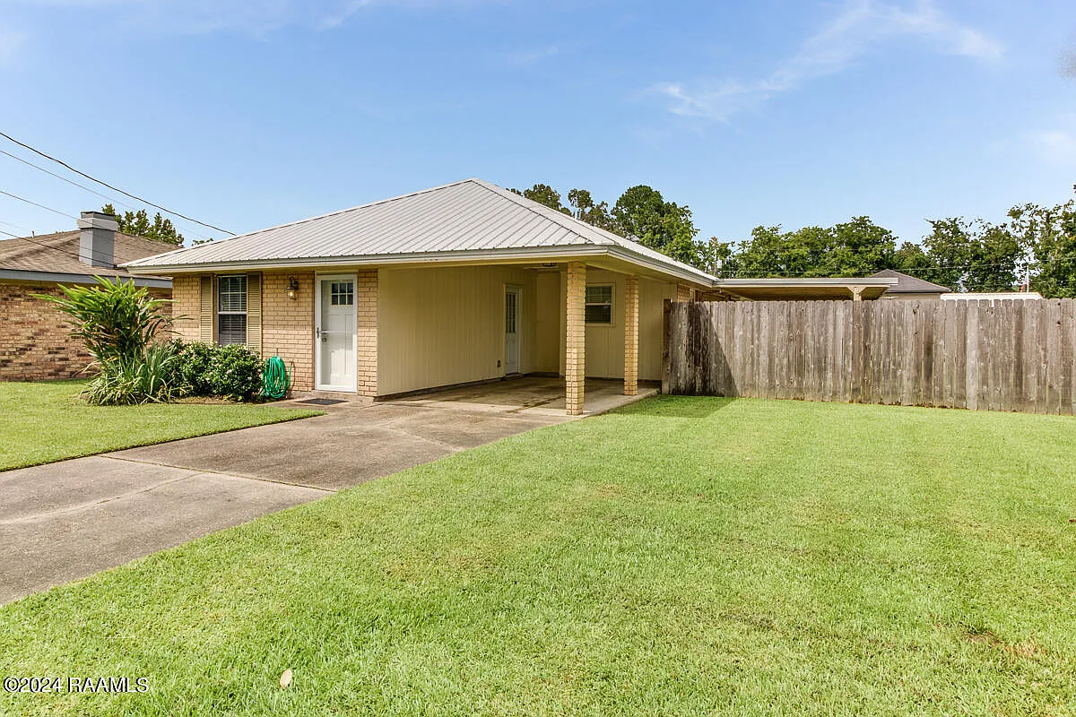 3 bed, 1300 sqft, $1,625 — Photo 2
