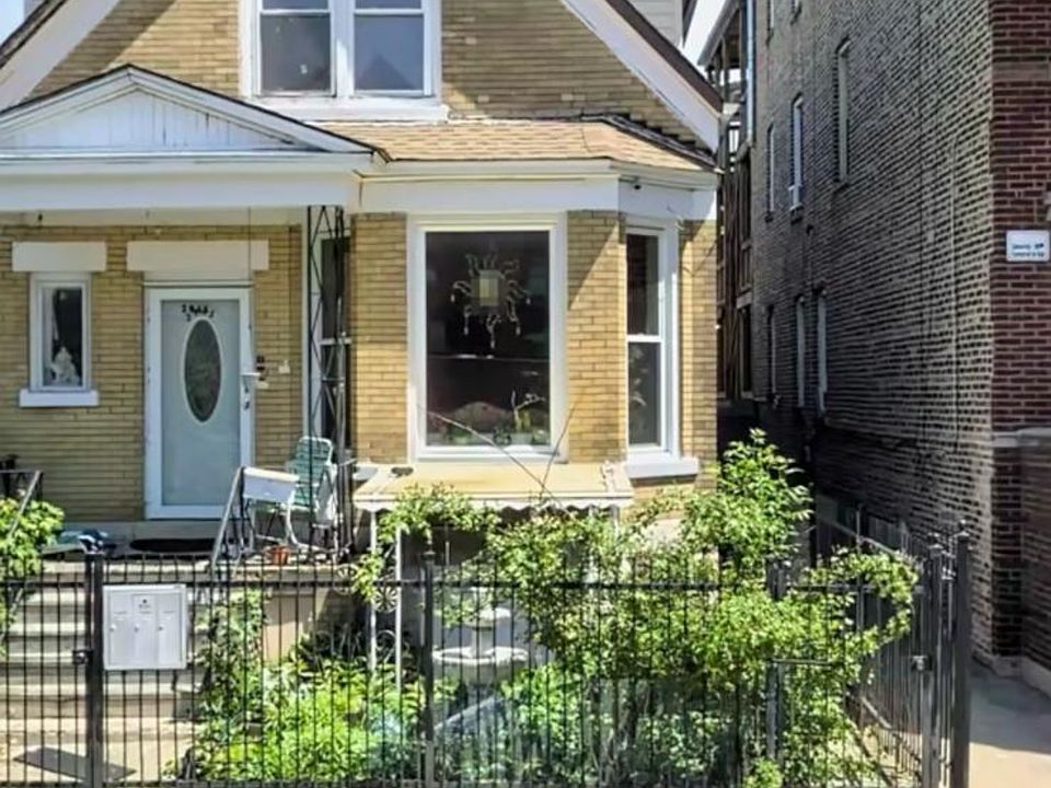 2nd image of 2945 N Kedzie Ave