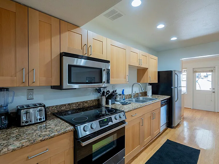 3324 N 6th Ave — Photo 18