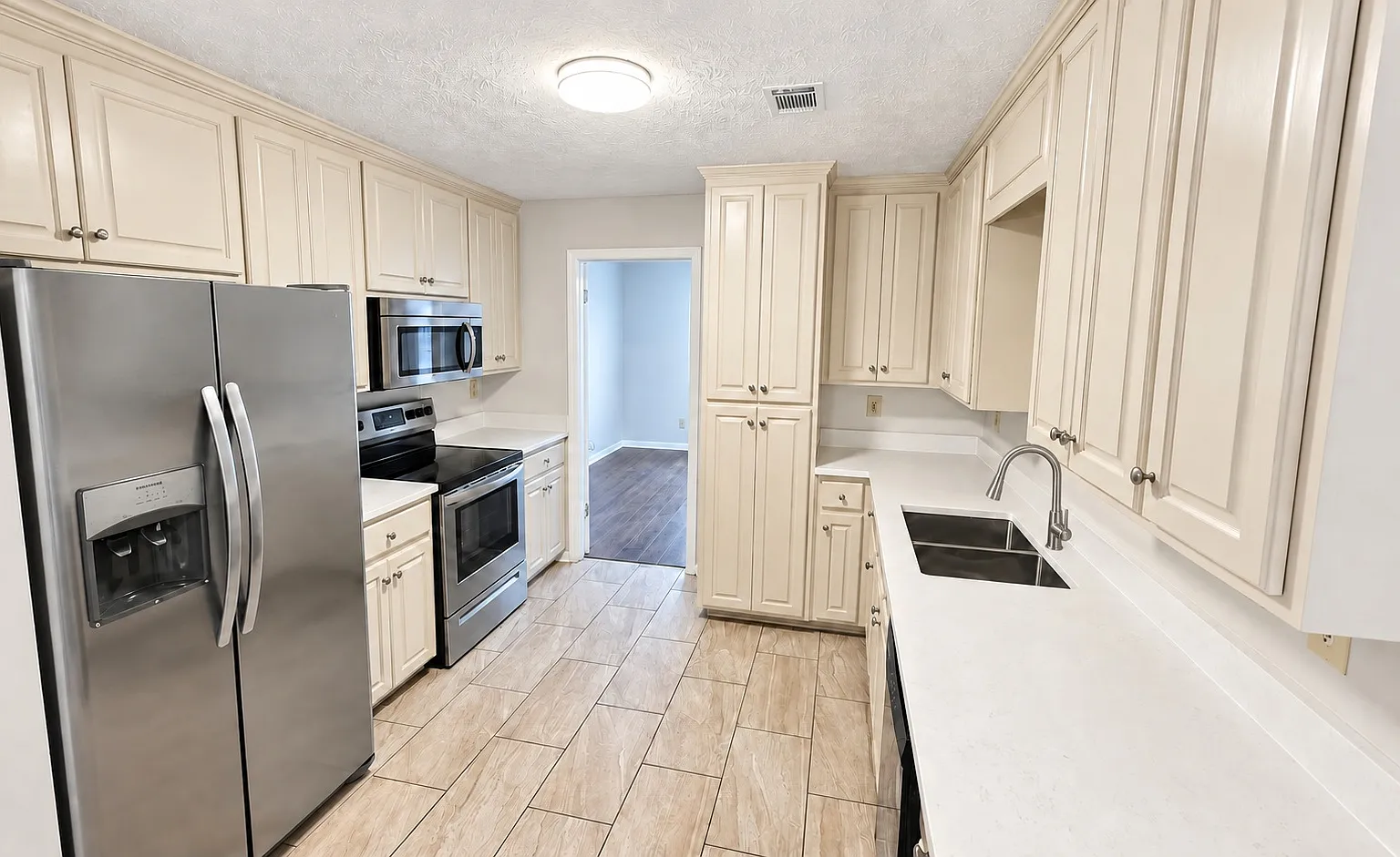 3606 Farmfield — Photo 3
