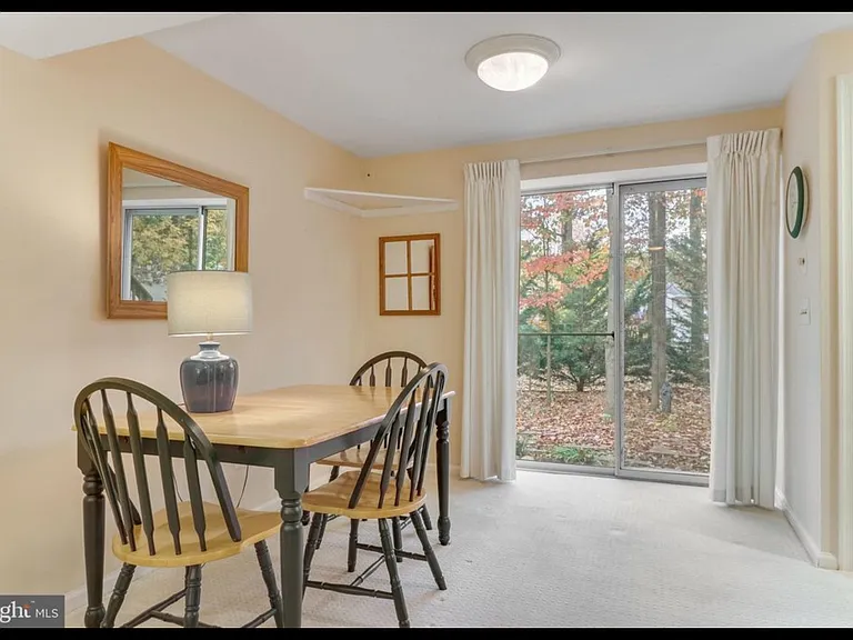 210 Pin Oak Ct — Photo 32