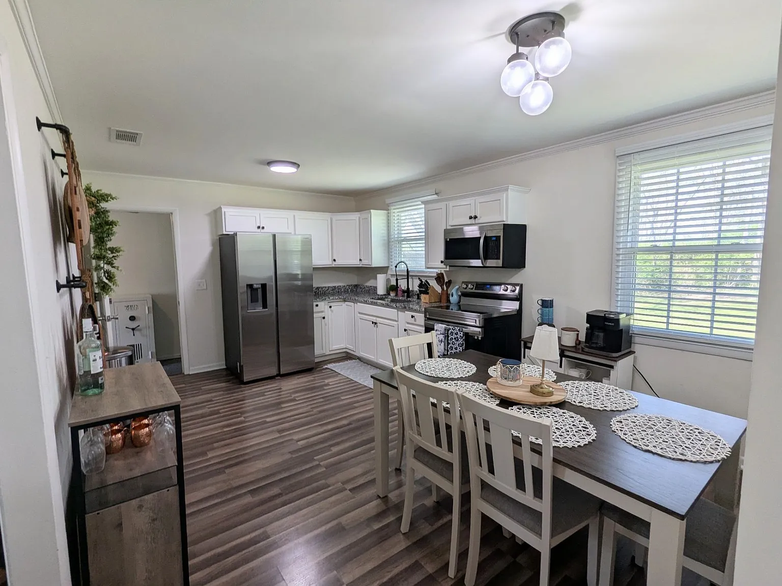 3 bed, 1300 sqft, $1,850 — Photo 4