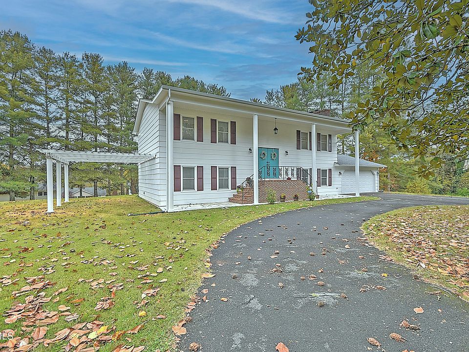 22097 Strada Cir, Bristol, VA 24202 | Zillow