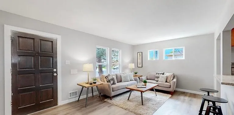 841 W 70th Pl — Photo 7