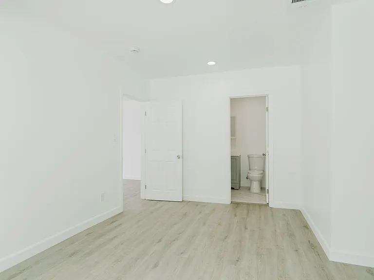 18310 Gresham St — Photo 17