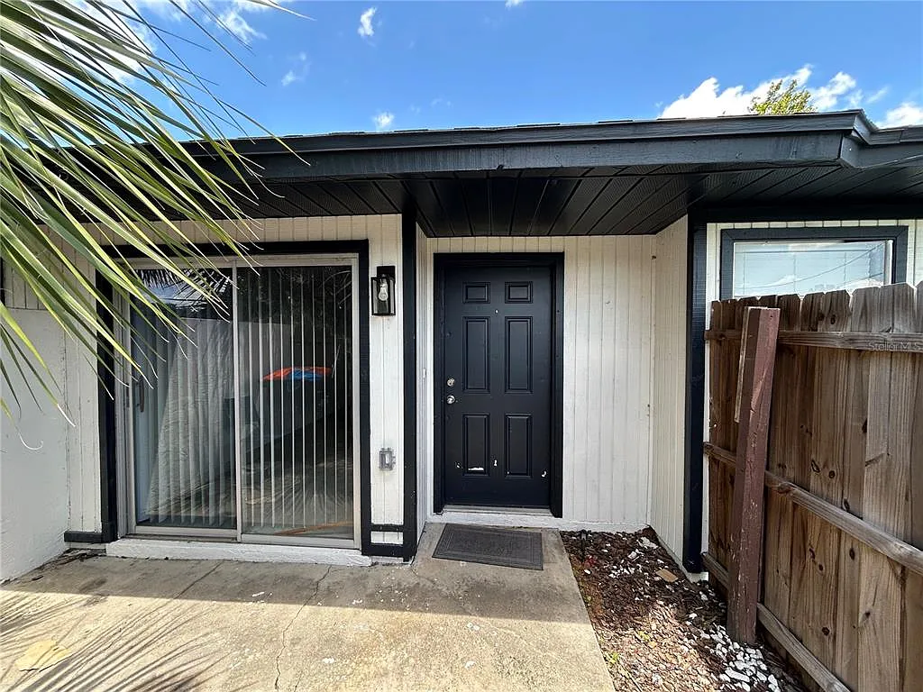 2 bed, 2.0 bath, 854 sqft, $1,100 — Photo 2