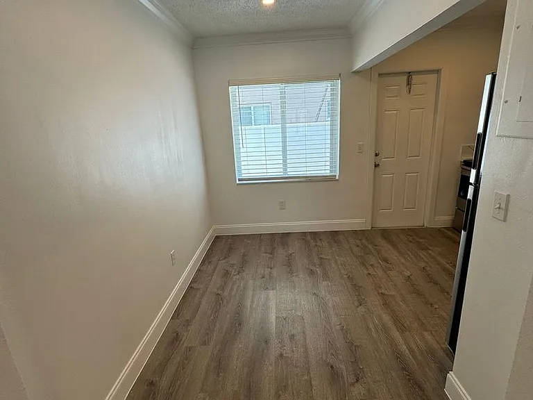 1737 Liberty St — Photo 11