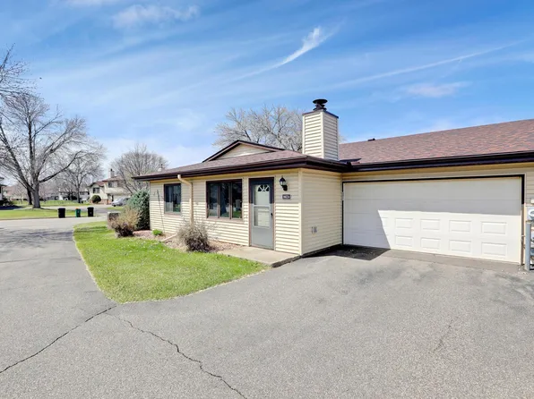 8624 S Maplebrook Cir, Brooklyn Park, MN 55445