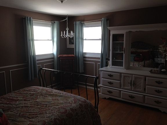 Large Kitchen with movable island