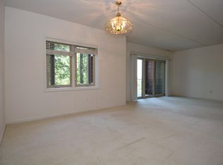 8711 W Bryn Mawr Ave APT 307, Chicago, IL 60631