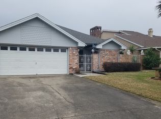 316 Castle Dr, Port Neches, TX 77651