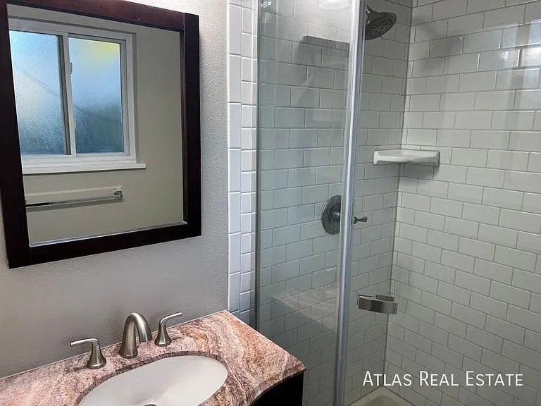 525 Kendall Ct — Photo 4