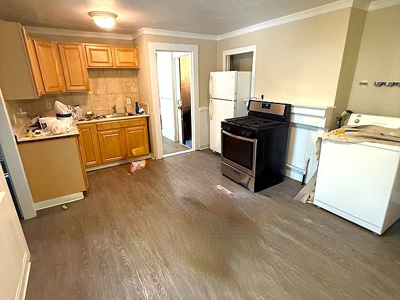 2nd image of 284 E St #2