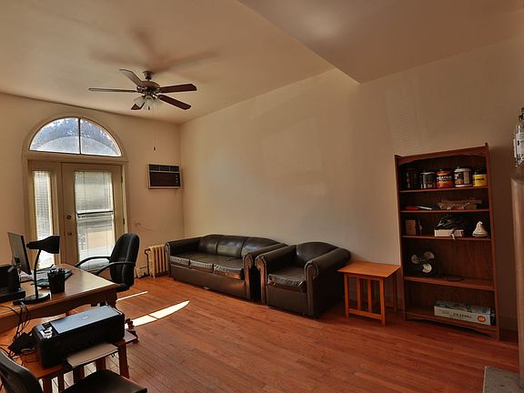 2nd image of 237 W Lakelawn Pl #2B-1Ba