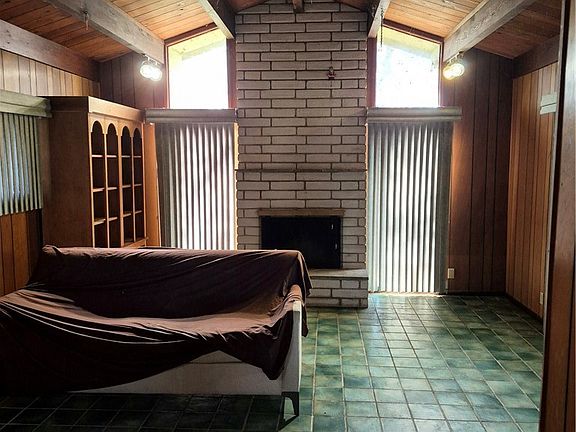 2nd image of 2085 Cabot Ave