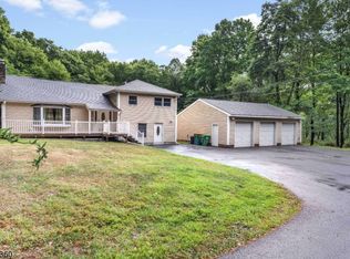 624 E Hill Rd, Glen Gardner, NJ 08826