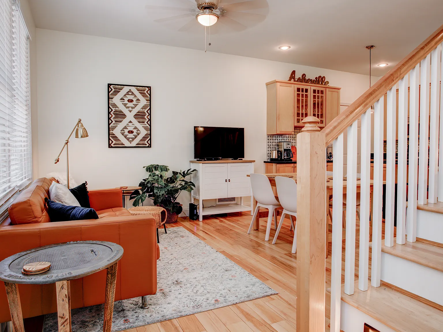 3 bed, 3.5 bath, 2051 sqft, $4,400 — Photo 3