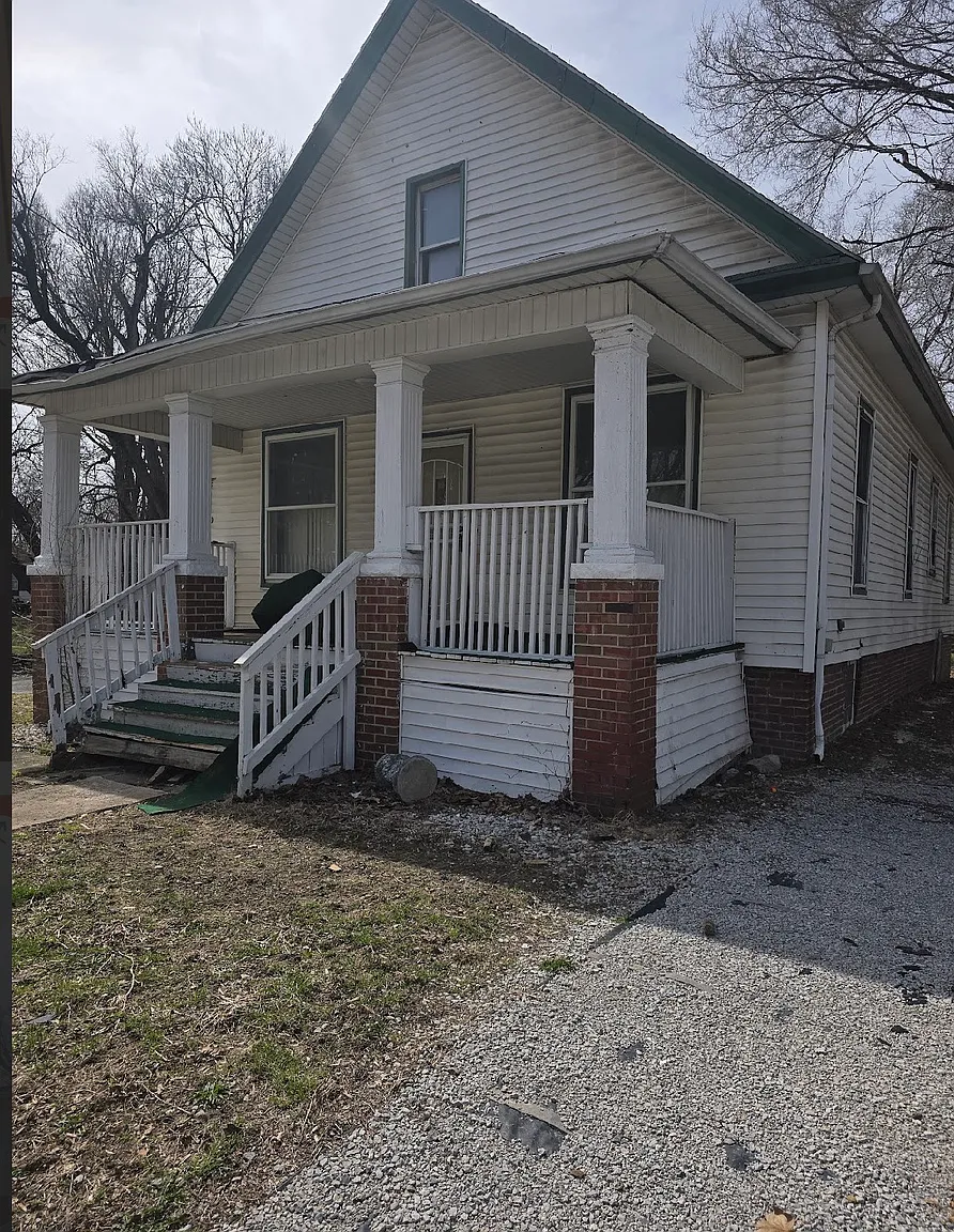 1045 N Monroe St photo 1