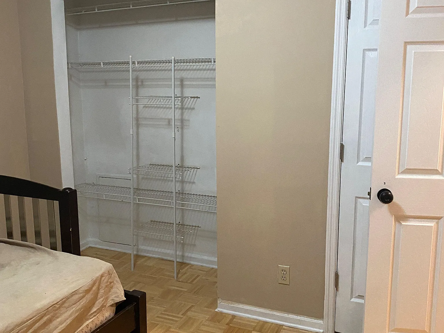 4 bed, 4.0 bath, 2500 sqft, $957 — Photo 3