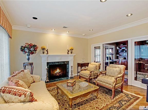4th image of 32 Mary Ct