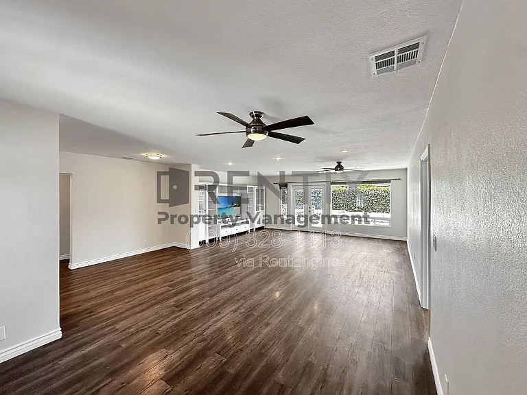 938 W Berkeley Ct — Photo 6