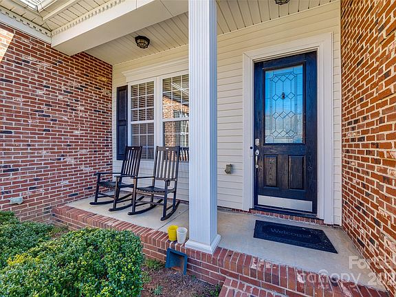 2nd image of 4103 Belle Meade Cir