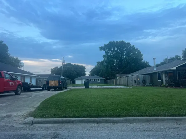 5010 Simpson Ave, Groves, TX 77619