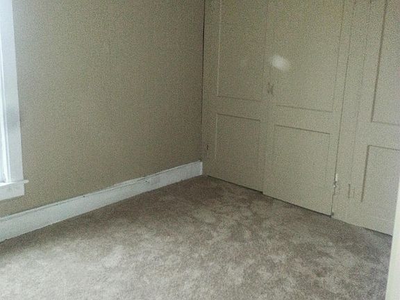 3rd image of 213 E College St APT 5