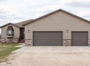 3717 Rivers Edge Dr, Dickinson, ND 58601